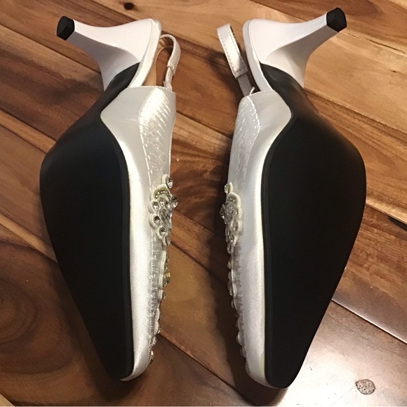 NIB - white satin fabric rhinestone slingback pumps - Picture 5 of 5